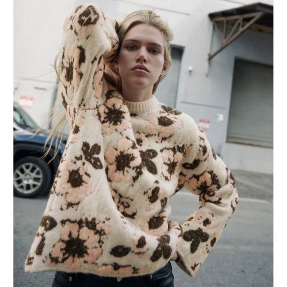 Blogger favorite Zara oversized floral sweater, size large - Picture 2 of 5